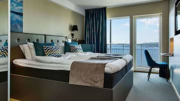 Blackout drapes, iron/ironing board, free WiFi, bed sheets