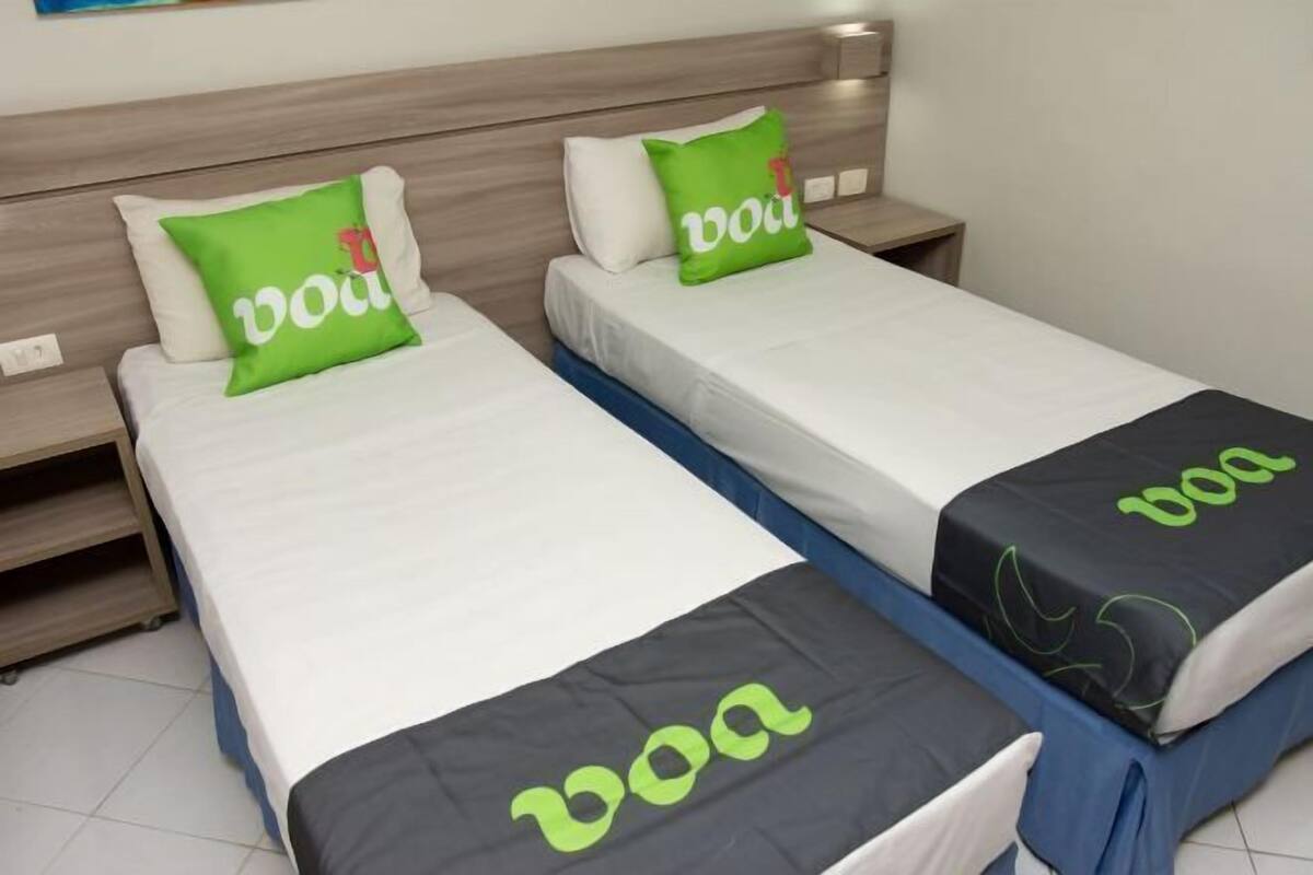 Minibar, Zimmersafe, Schreibtisch, laptopgeeigneter Arbeitsplatz