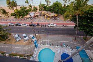 Outdoor pool, pool umbrellas, pool loungers - VOA Ambassador Flat (João Pessoa)