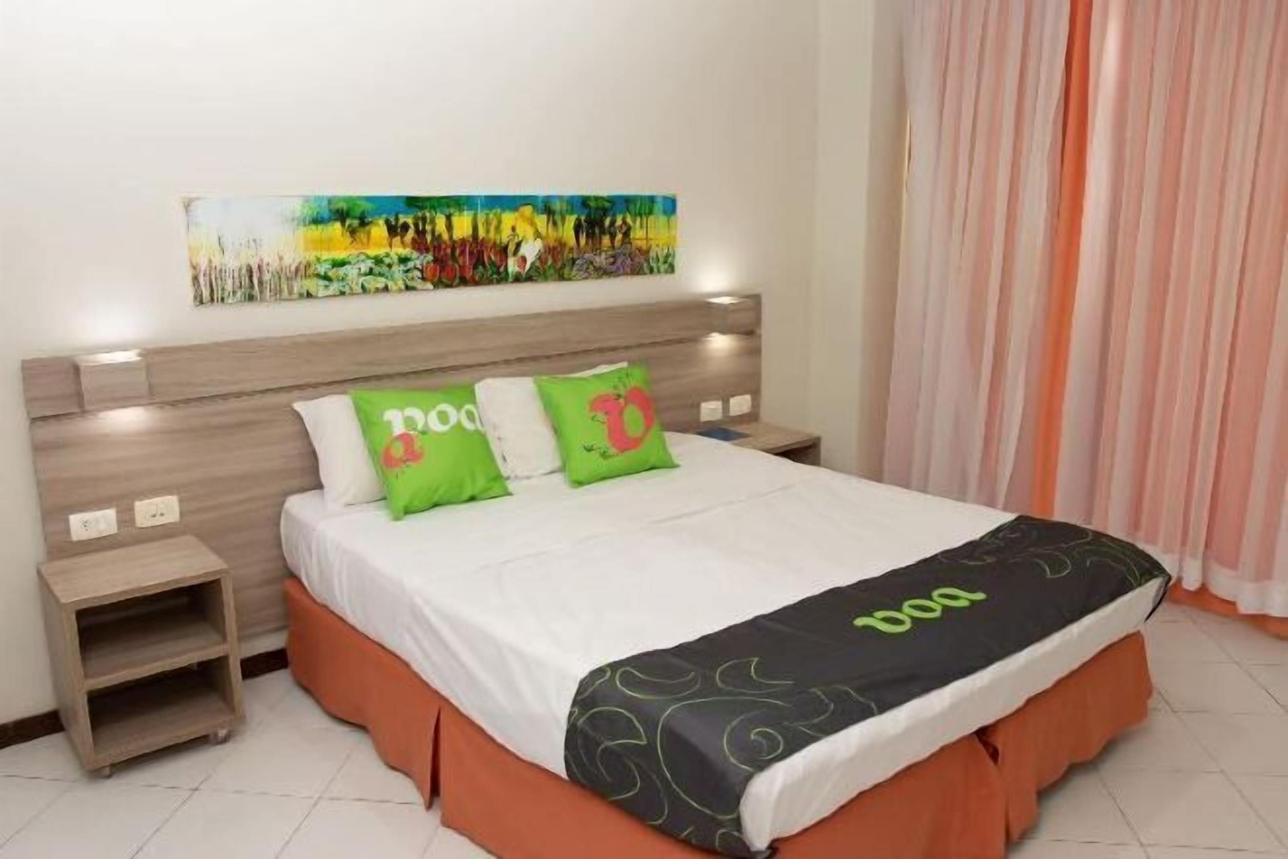 Minibar, in-room safe, desk, laptop workspace