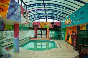 Una piscina techada