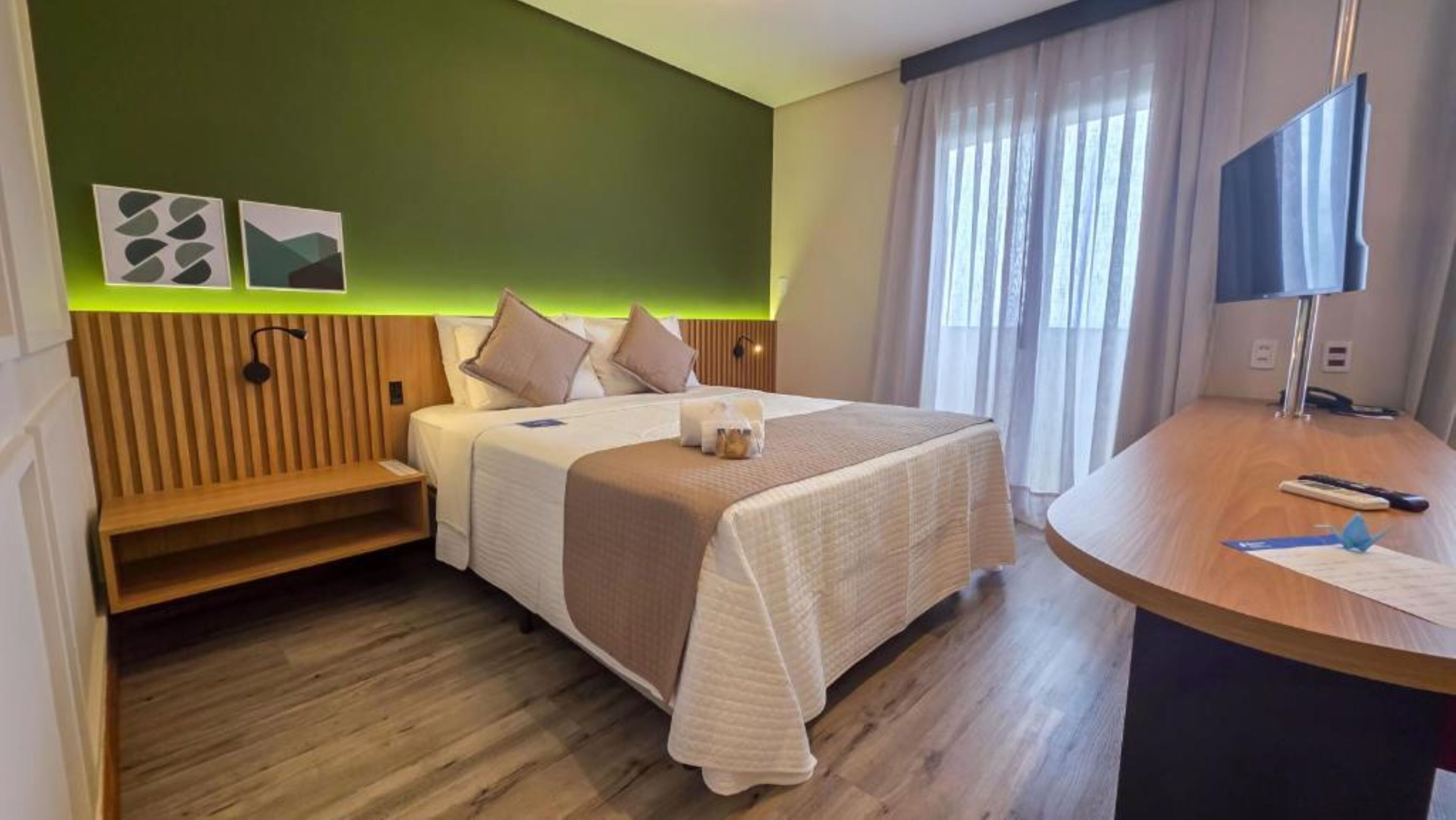 Junior Suite | Hypo-allergenic bedding available, minibar, in-room safe, desk
