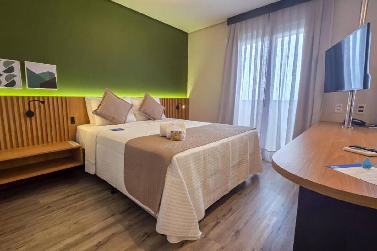 Junior-Suite | Allergikerbettwaren, Minibar, Zimmersafe, Schreibtisch