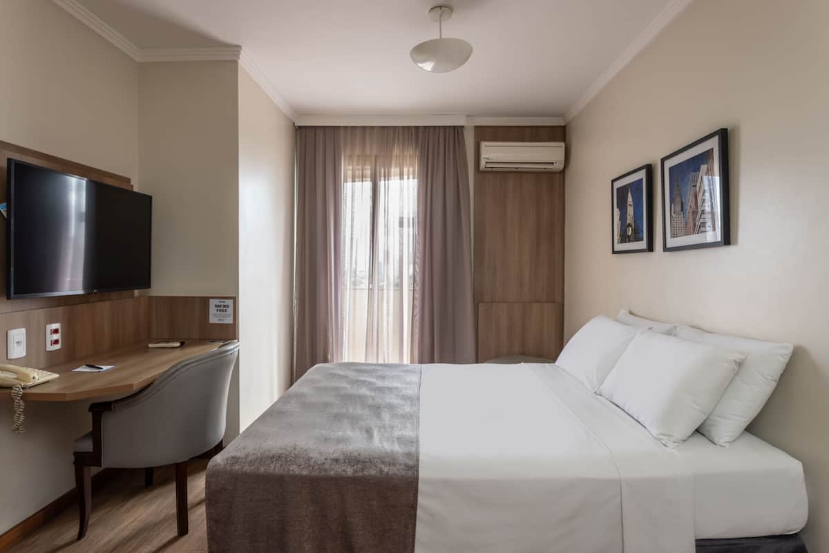 Luxury Room | Hypo-allergenic bedding, minibar, in-room safe, desk