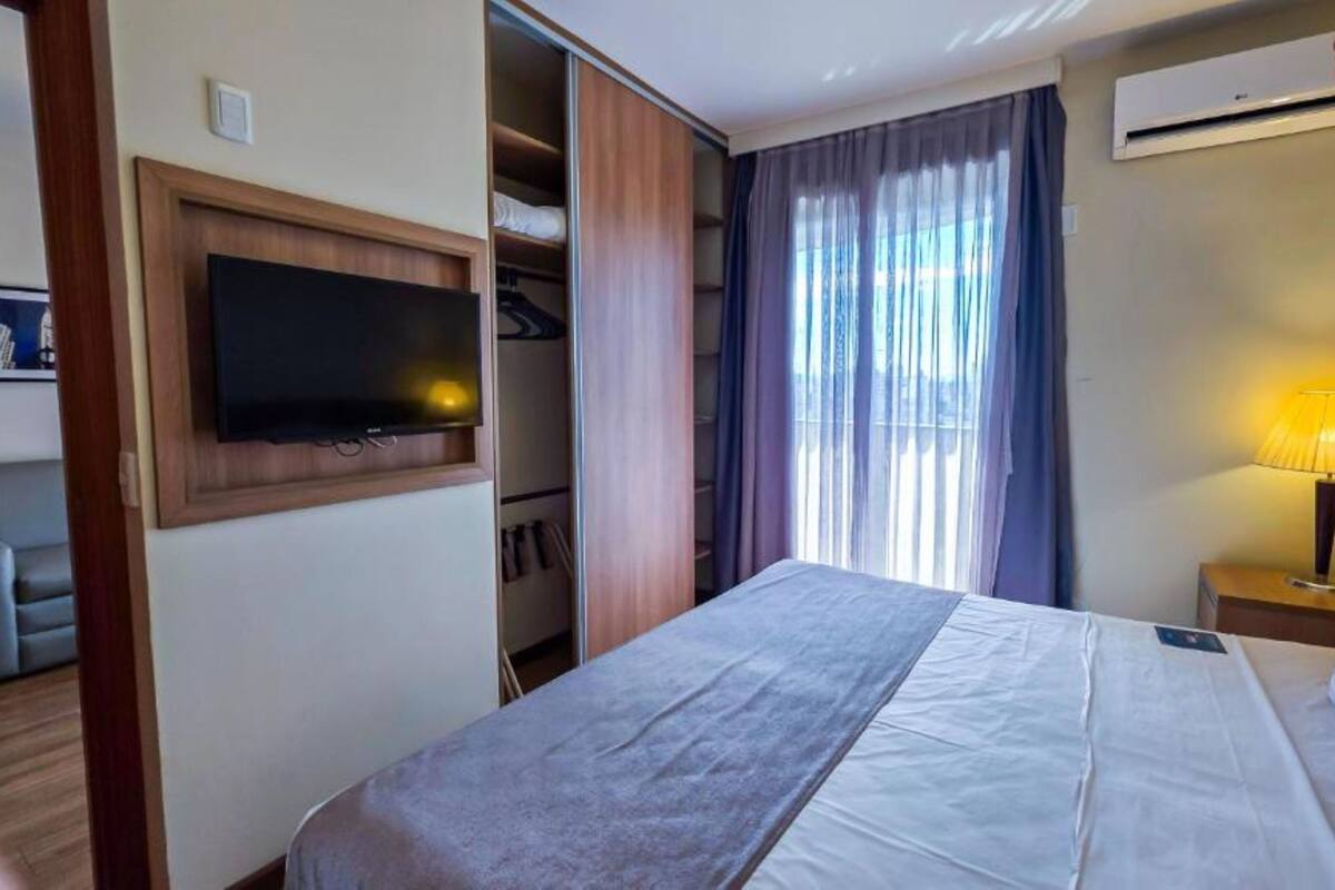 Suite Executiva Casal | Allergikerbettwaren, Minibar, Zimmersafe, Schreibtisch