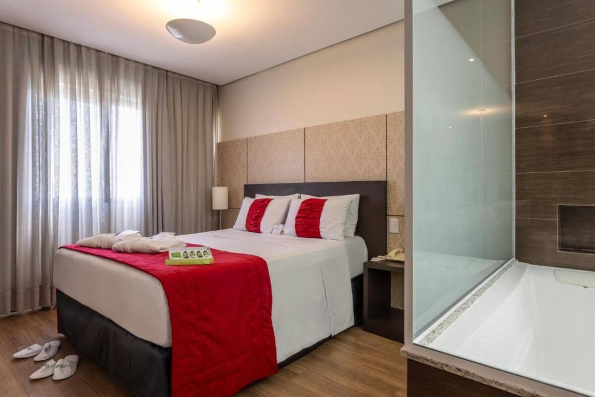 Premium-Zimmer | Allergikerbettwaren, Minibar, Zimmersafe, Schreibtisch