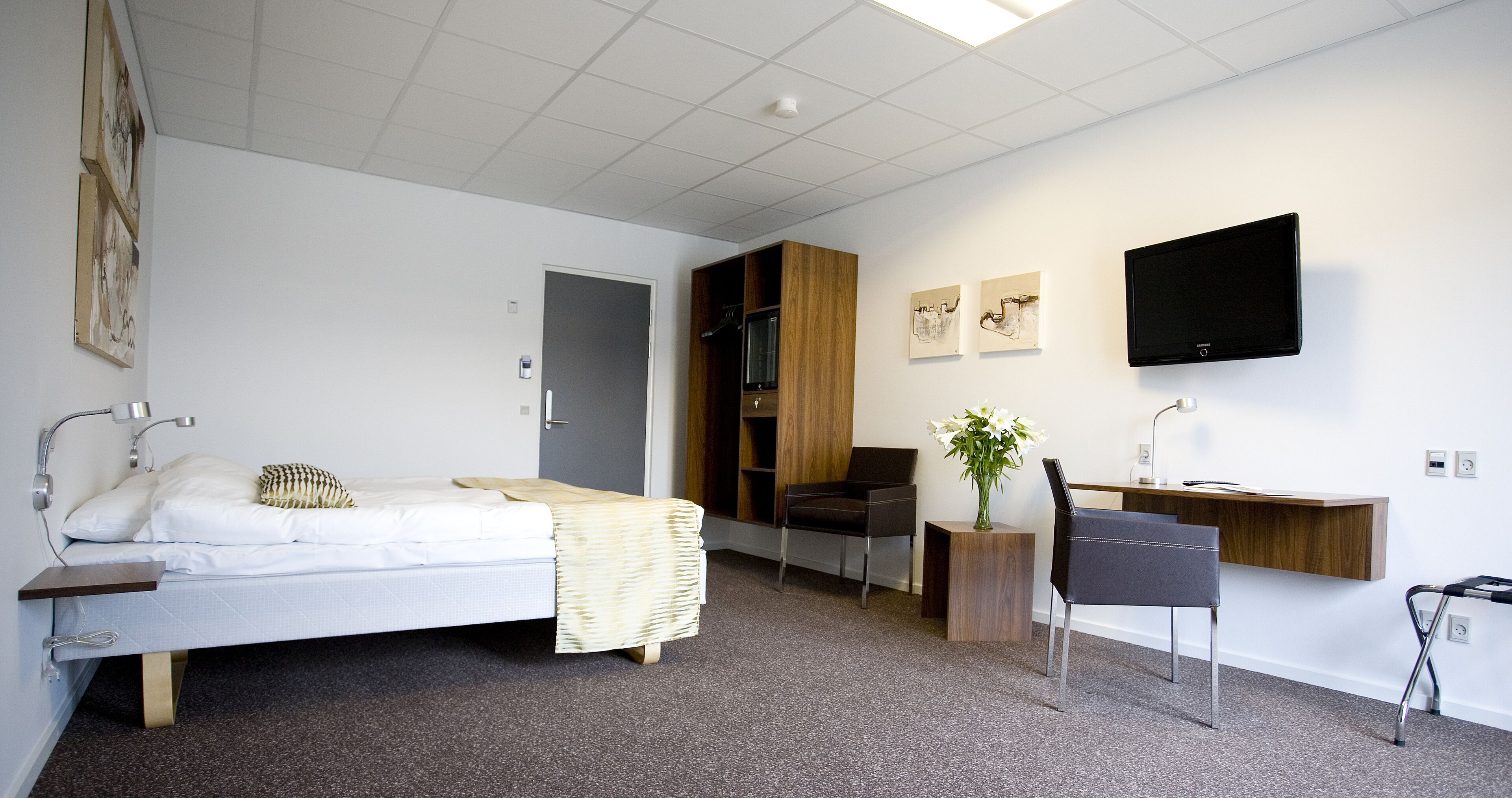 family room | 1 bedroom, desk, laptop workspace, soundproofing