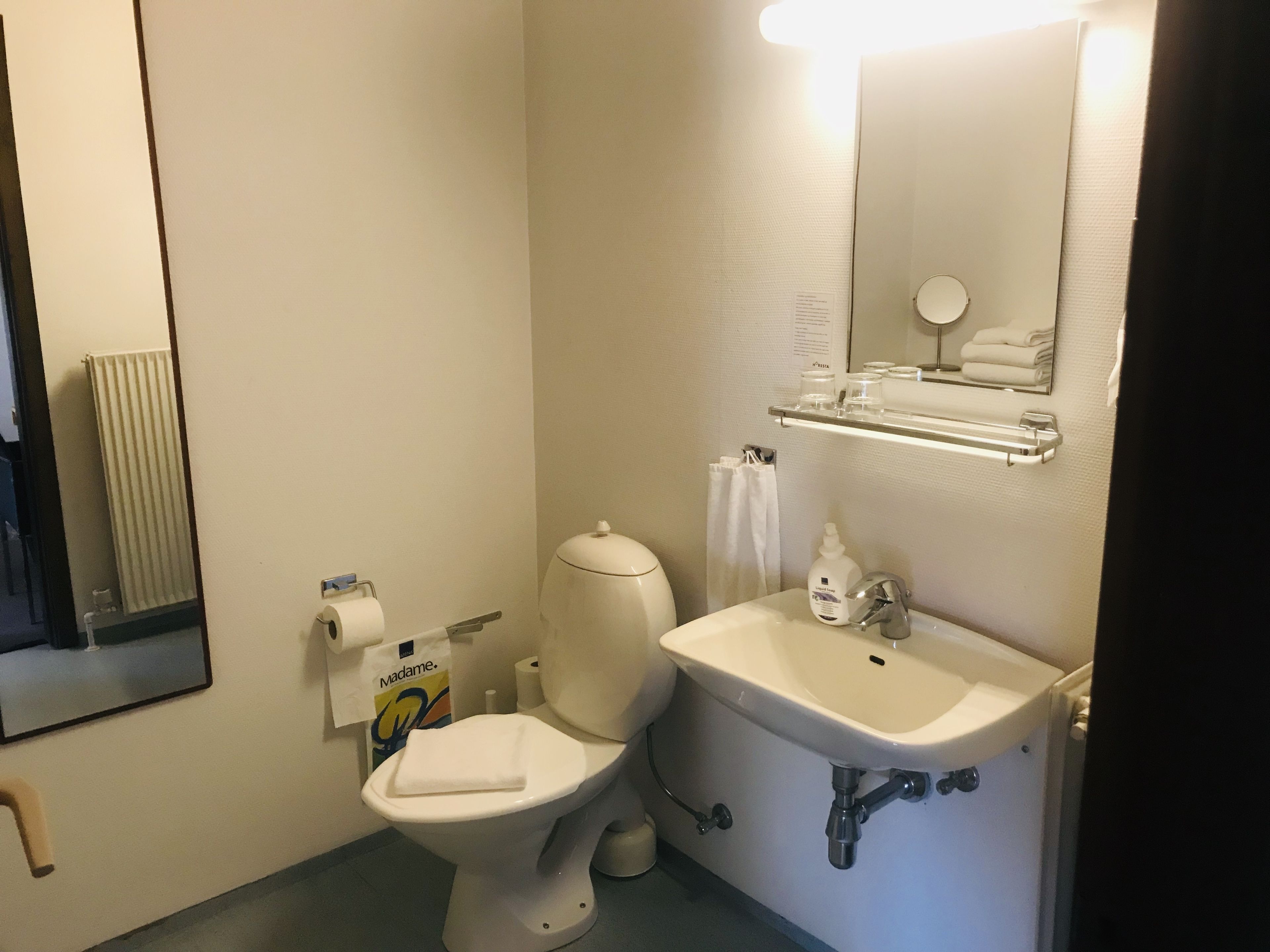 basic room | bathroom | shower, hair dryer, towels, soap