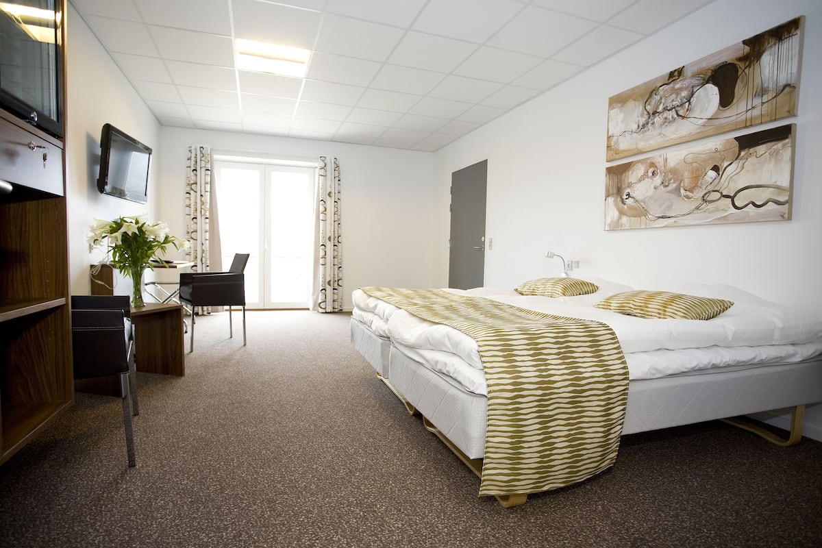 family room | 1 bedroom, desk, laptop workspace, soundproofing