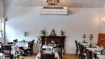 Frokost, lunsj og middag serveres