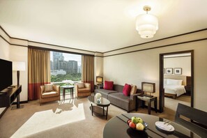 디럭스 스위트, 침실 2개 | 거실 공간 | 케이블 채널 시청이 가능한 42인치 LCD TV, TV, 비디오 게임기