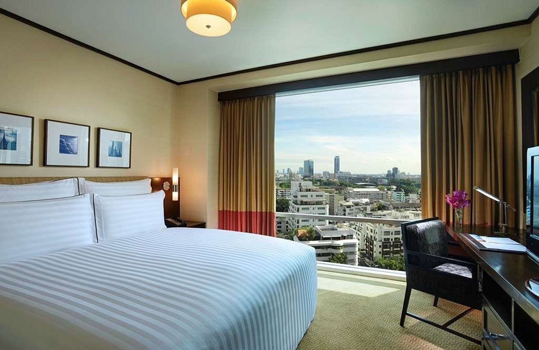 Artículos del minibar gratis y caja de seguridad en la habitación 