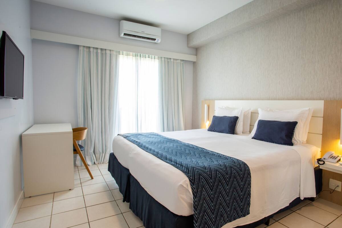 Minibar, värdeförvaringsskåp på rummet, gratis wi-fi och sängkläder