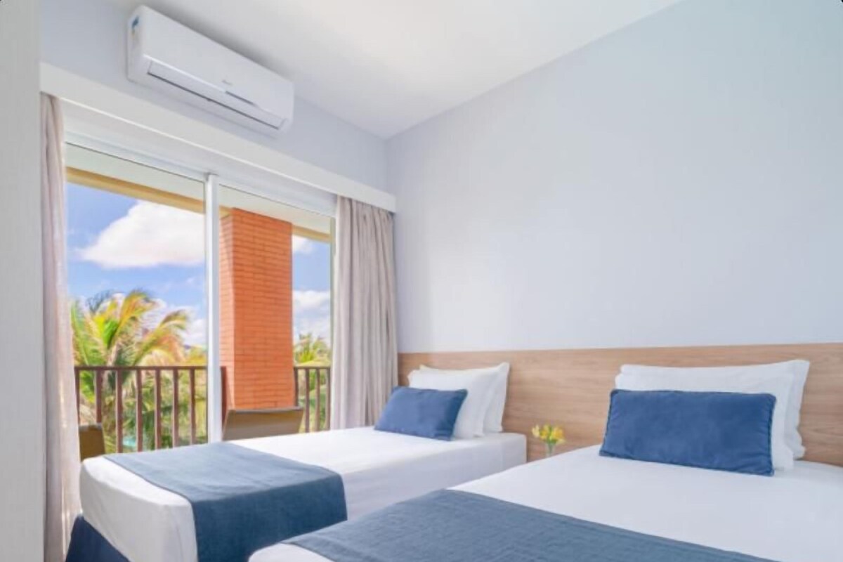 Minibar, coffre-fort, accès au Wi-Fi (inclus), literie fournie