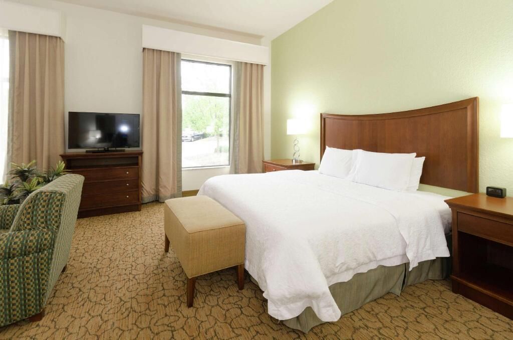 Desk, blackout drapes, iron/ironing board, free WiFi