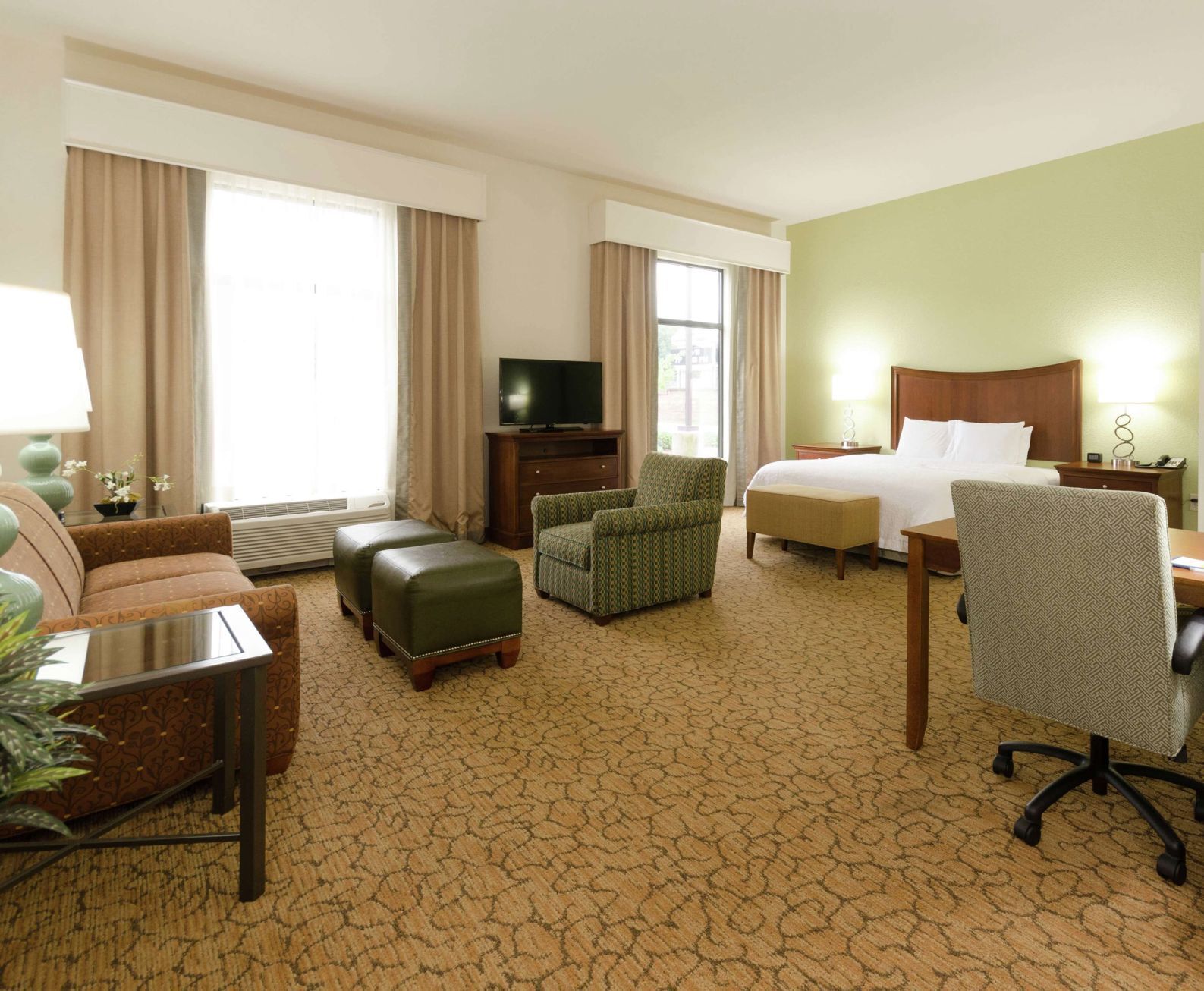 Desk, blackout drapes, iron/ironing board, free WiFi