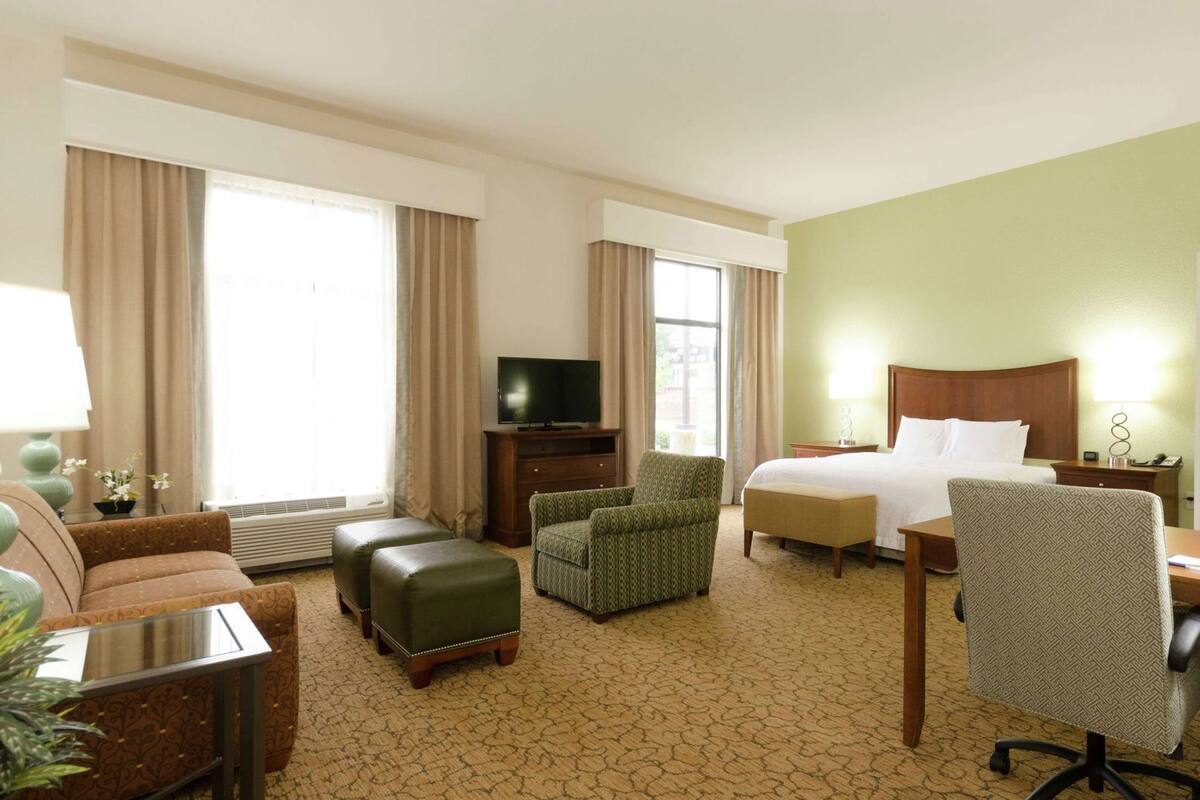 Desk, blackout drapes, iron/ironing board, free WiFi