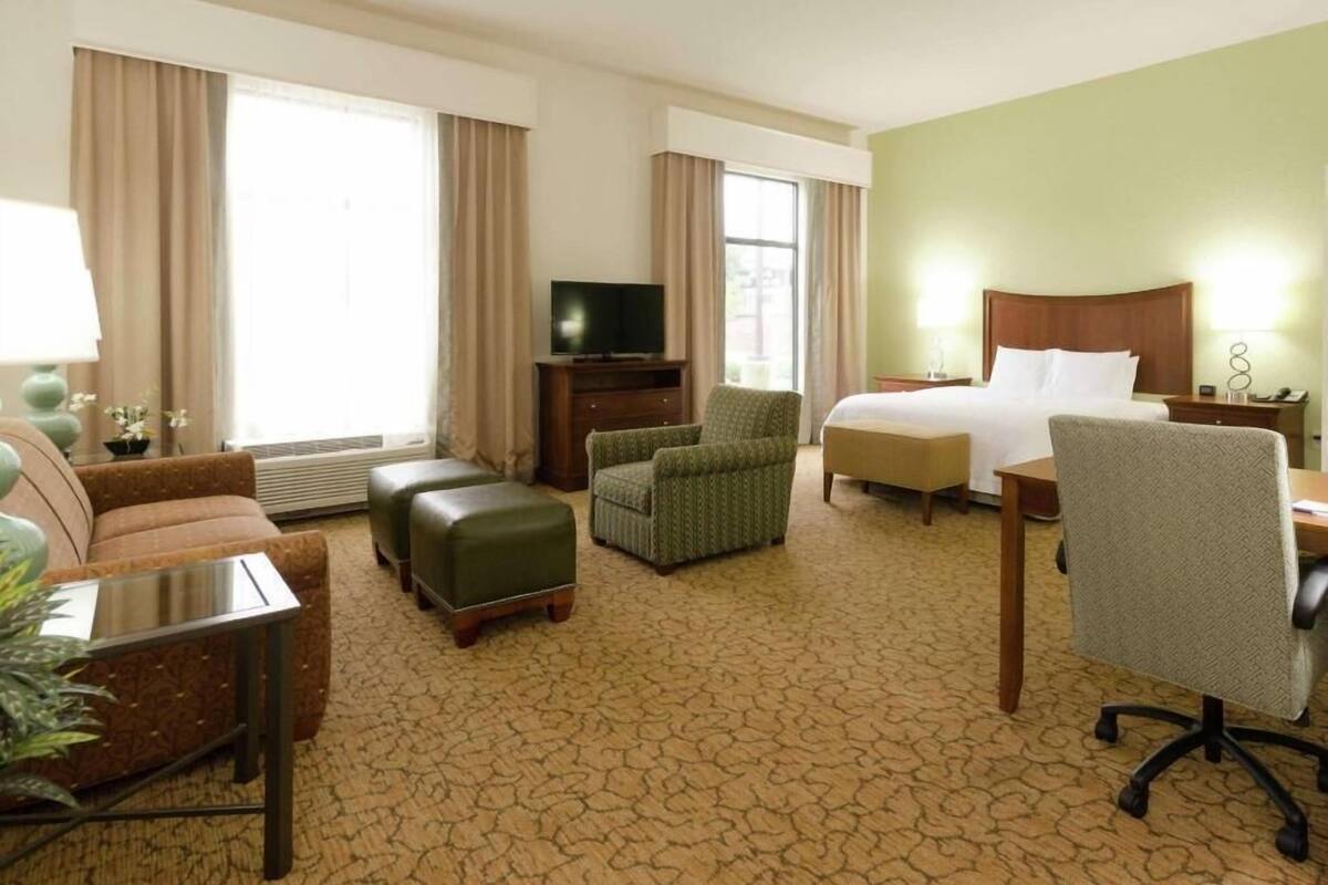 Desk, blackout drapes, iron/ironing board, free WiFi