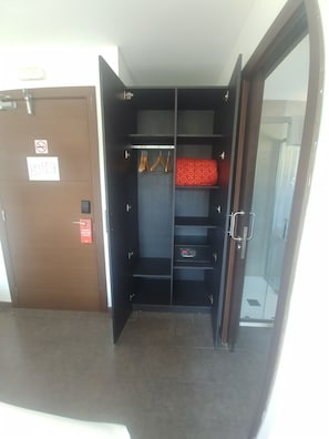 Daunenbettdecken, Zimmersafe, individuell dekoriert