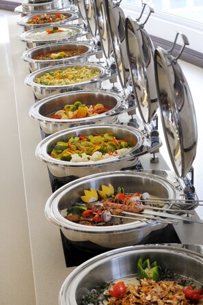 2 restaurants, breakfast, lunch, dinner served; Middle Eastern cuisine