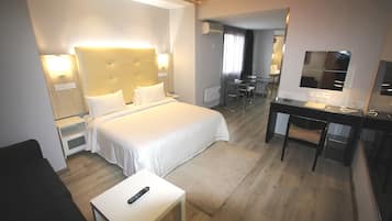Studio | Literie de qualité supérieure, coffres-forts dans les chambres, bureau
