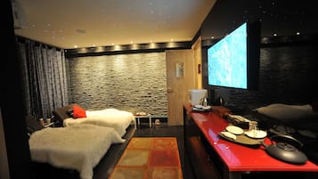 Sauna, steam room, Turkish bath, hot stone massages, Thai massages