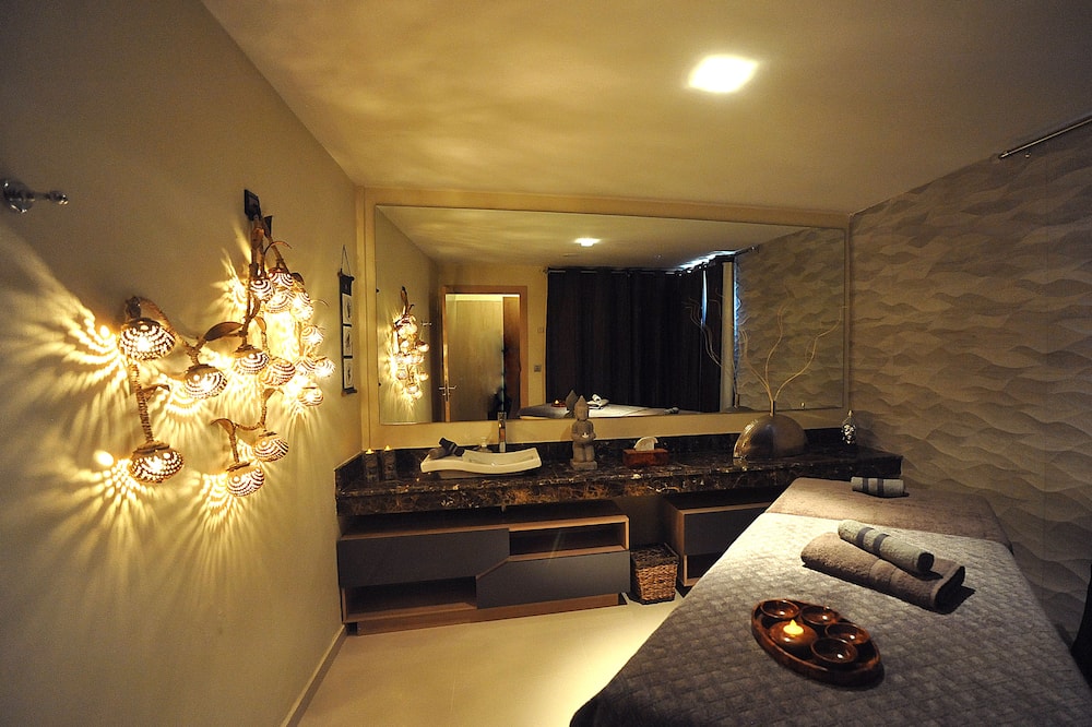 Casablanca Suites & SPA