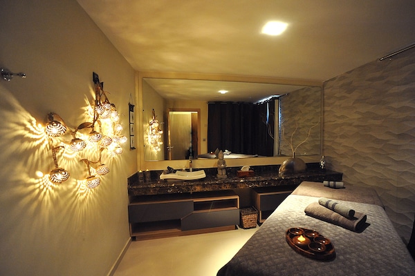 Sauna, hammam, hammam, massages aux pierres chaudes, massages thaĂŻs