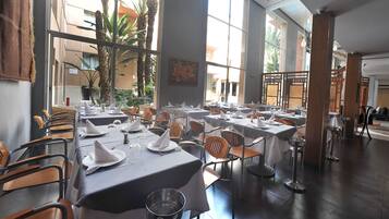 Breakfast, lunch, dinner served; pool views