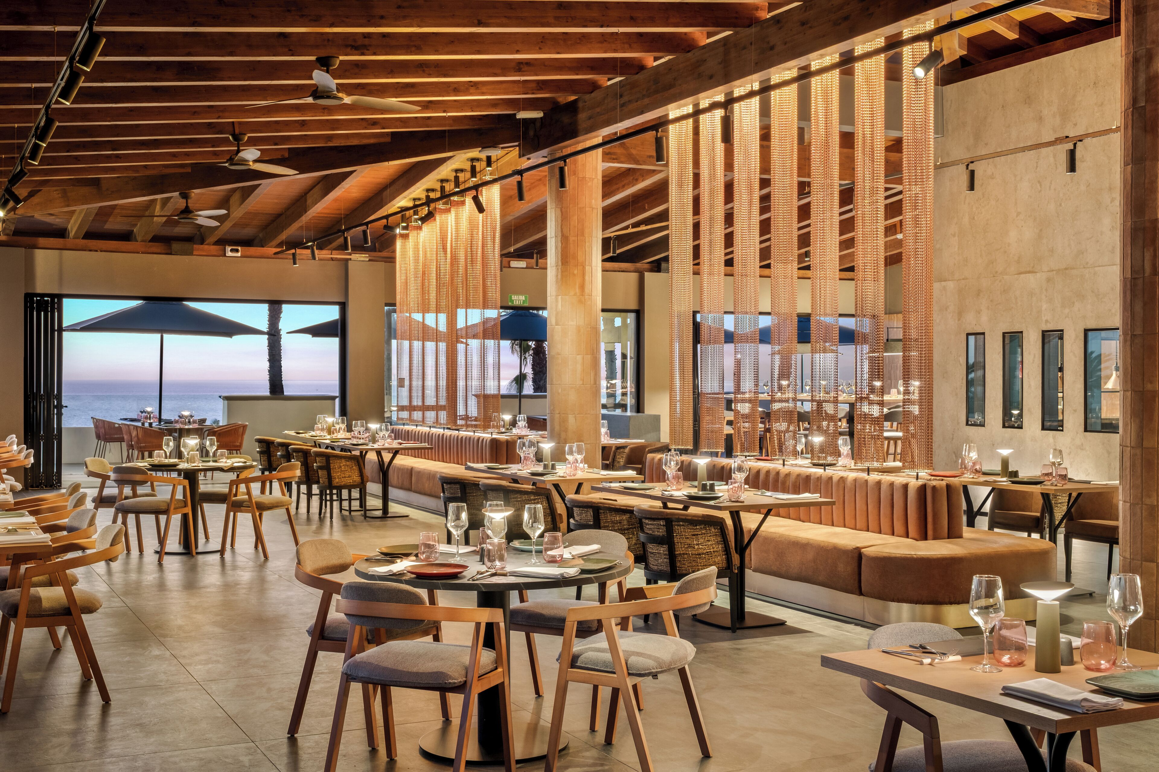 4 restaurants, breakfast, dinner, brunch served; international cuisine 