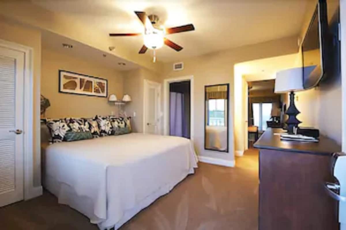 Premium bedding, Select Comfort beds, in-room safe, desk