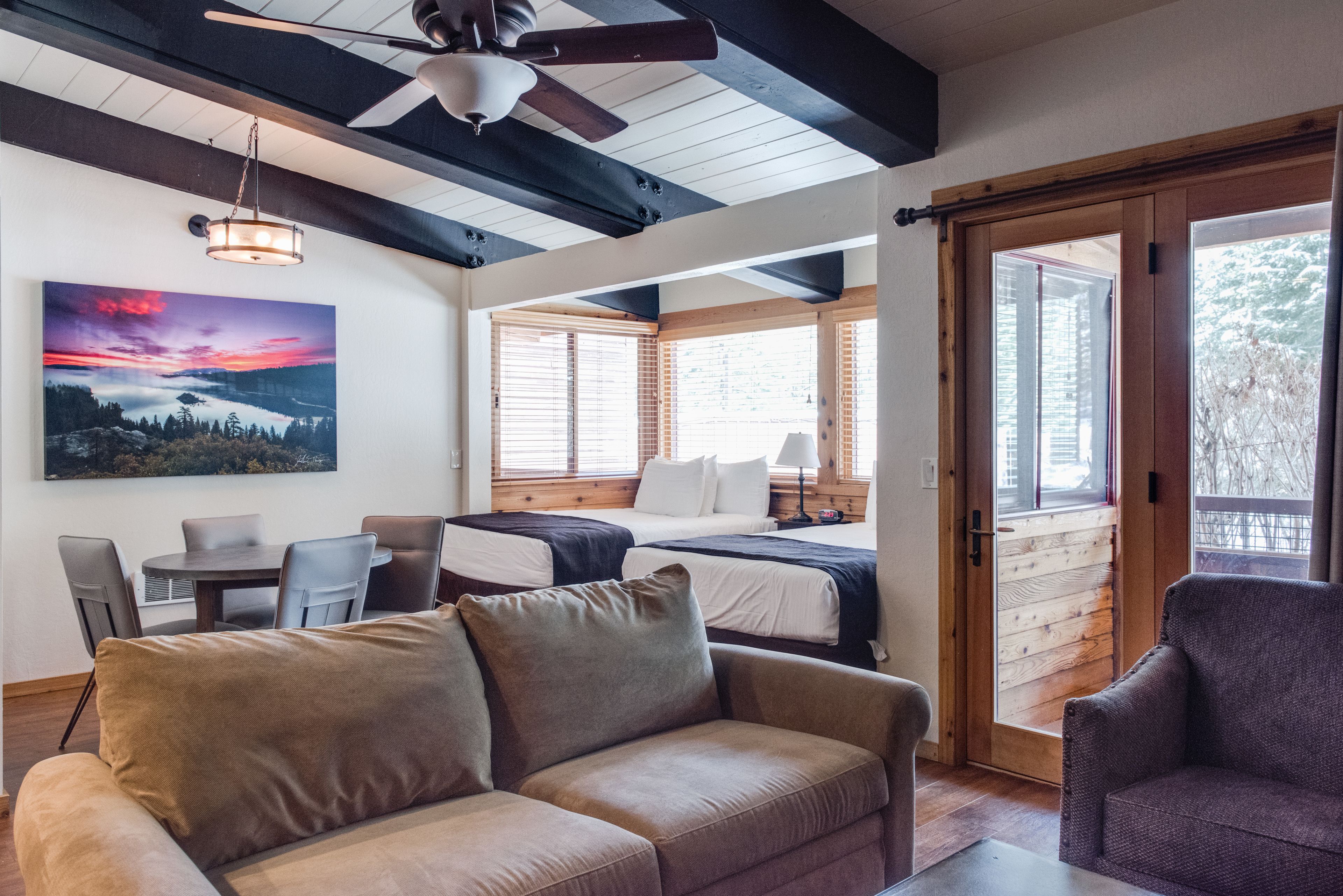 Studio | Living area | 40-inch TV with cable channels