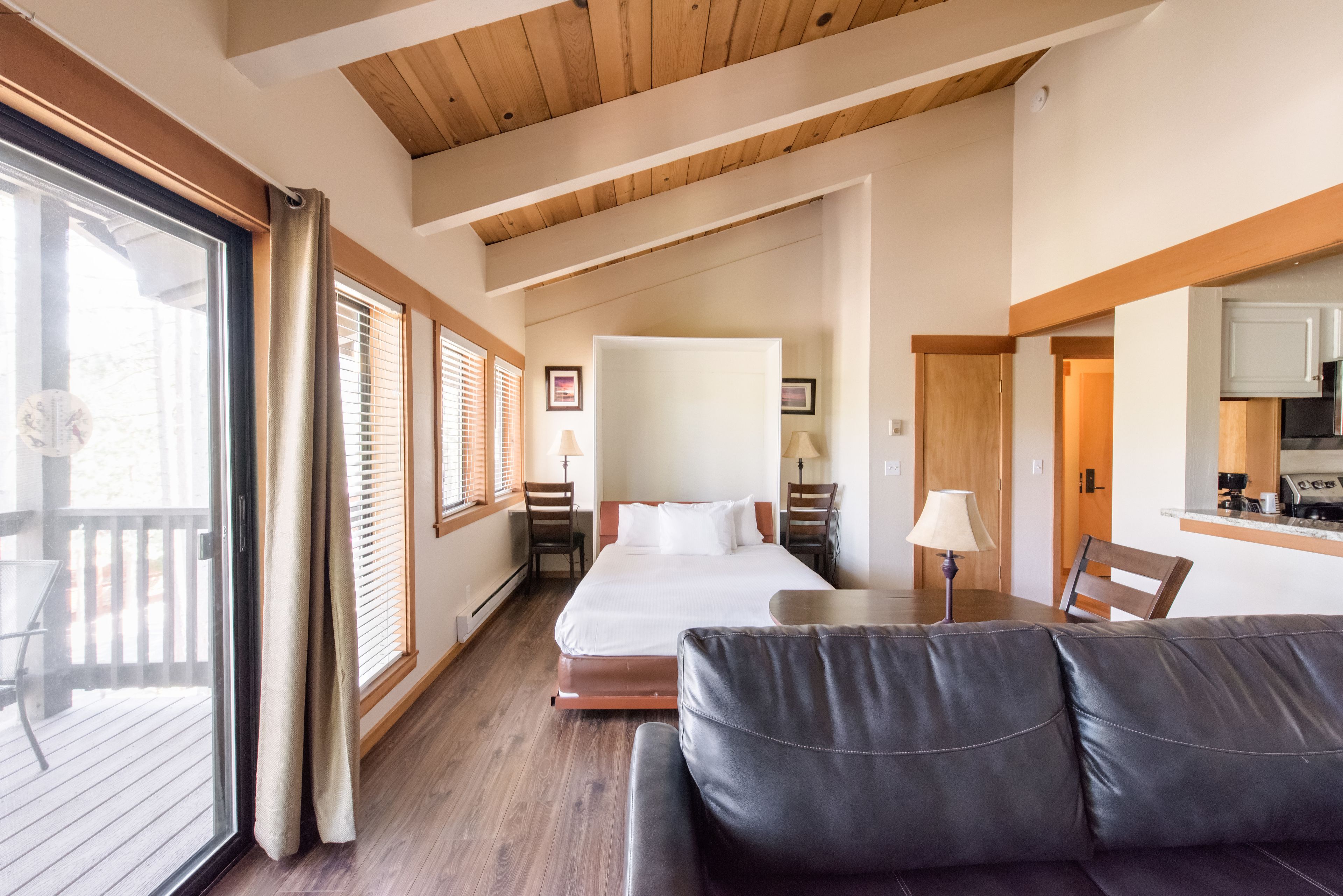 Individuell dekoriert, individuell eingerichtet, Schreibtisch