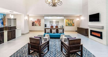 La Quinta Inn & Suites by Wyndham Hillsboro
