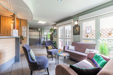 Área de estar no saguão. Appart'City Classic Lyon Villeurbanne