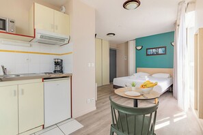Desk, soundproofing, iron/ironing board, free WiFi - Appart'City Classic Lyon Villeurbanne (Villeurbanne)