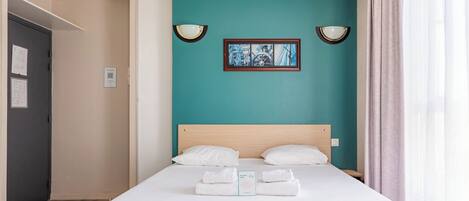 Studio | 1 bedroom, desk, soundproofing, iron/ironing board