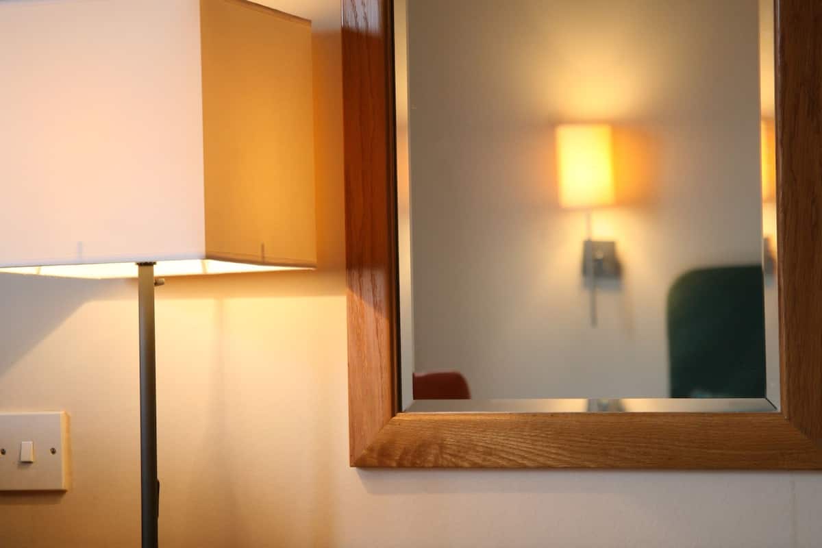 Zimmersafe, Schreibtisch, Bügeleisen/Bügelbrett, kostenloses WLAN