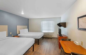 Studio Standar, Bebas Asap Rokok, lemari es & microwave | Meja kerja, ruang kerja ramah laptop, dan setrika/meja setrika