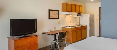 Standard Studio, Non Smoking, Refrigerator & Microwave | Desk, laptop workspace, iron/ironing board, free WiFi