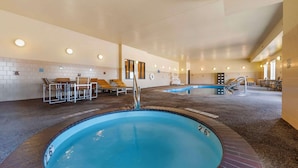 Innendørsbasseng