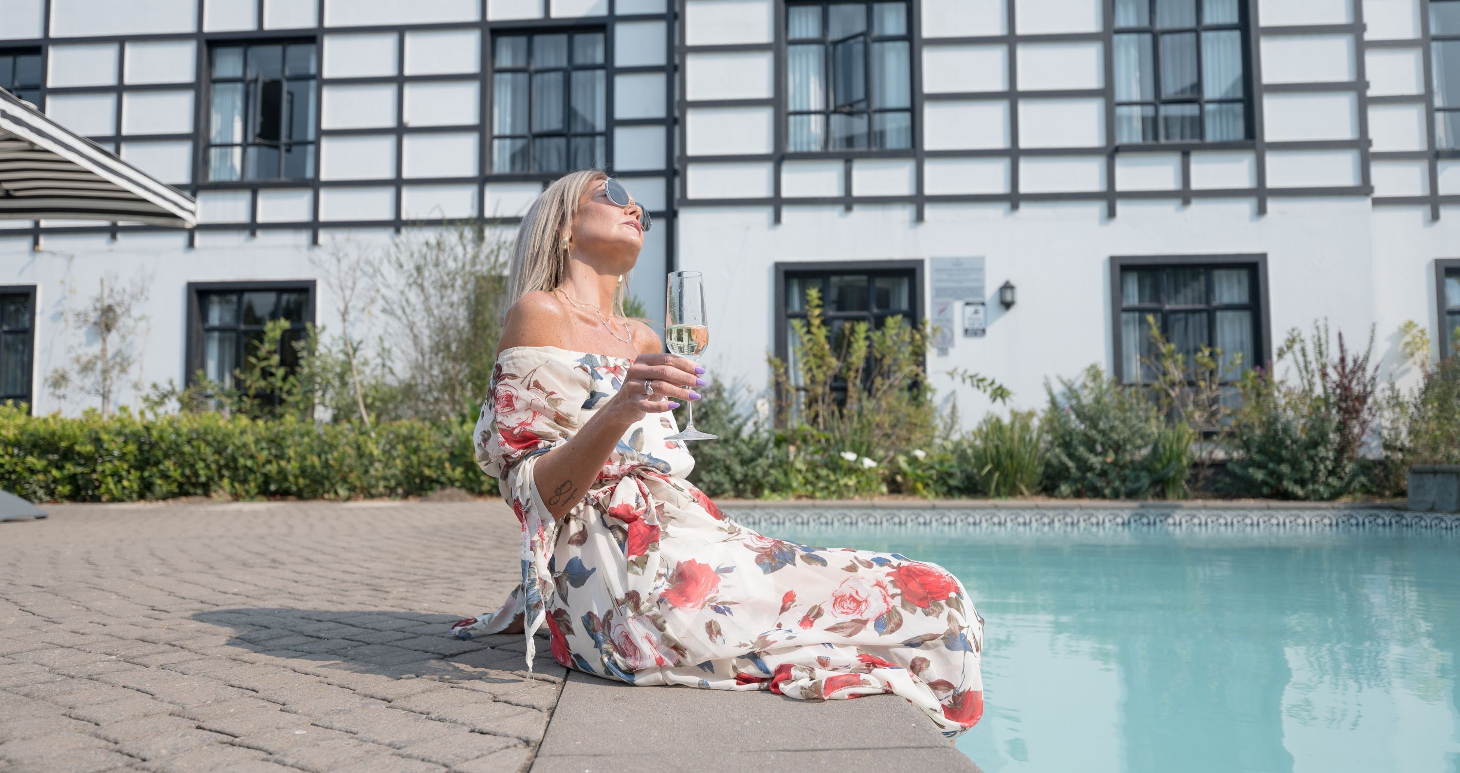 2 outdoor pools, free pool cabanas, pool umbrellas