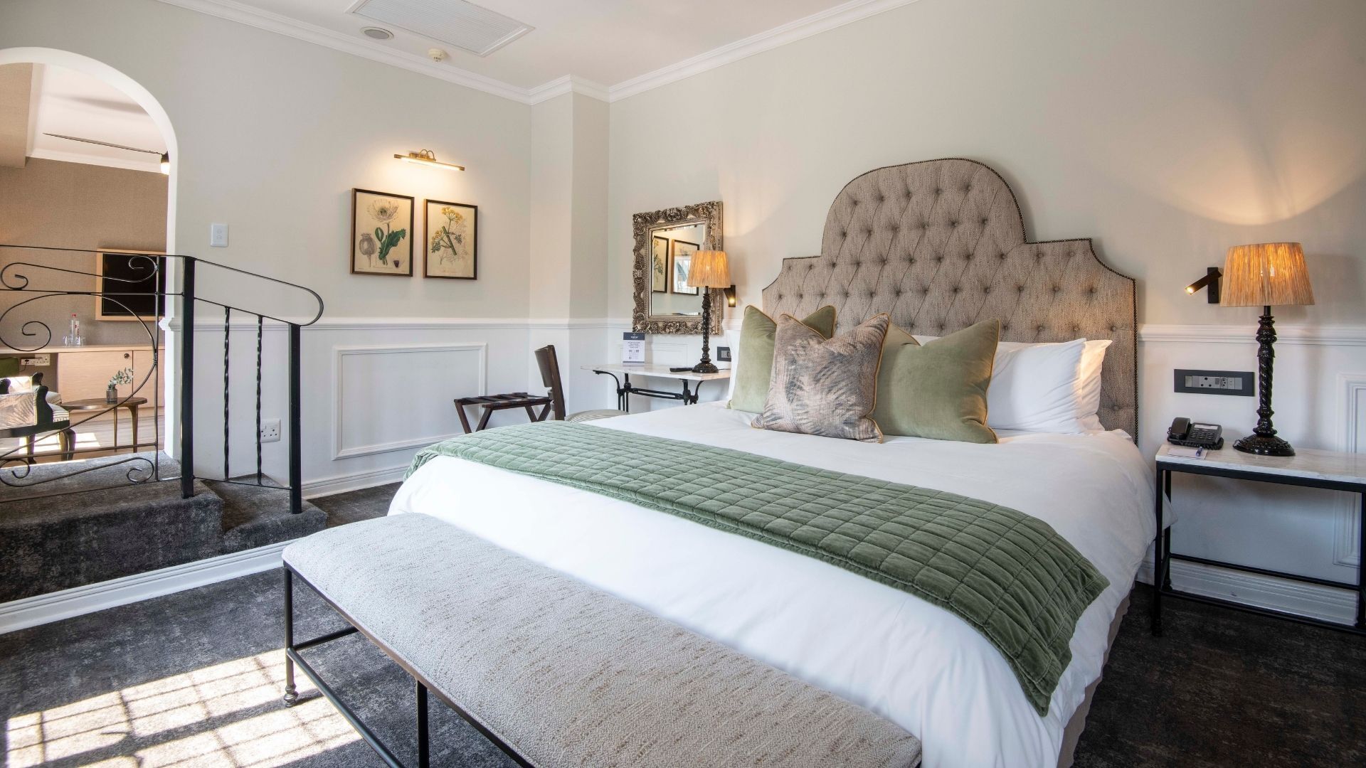 总统套房 | 高档床上用品、迷你吧、客房内保险箱、办公桌