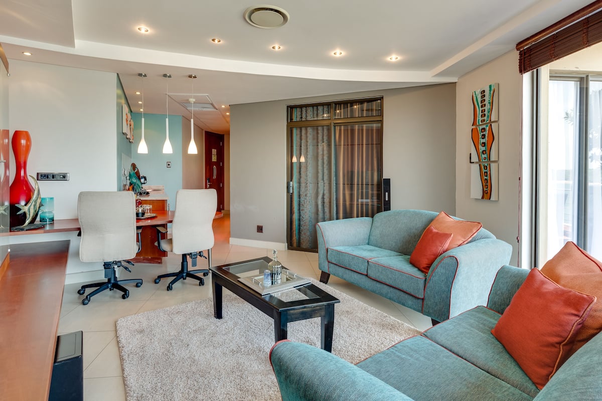 executive suite, 1 king bed | 1 bedroom, minibar, in-room safe, individually furnished