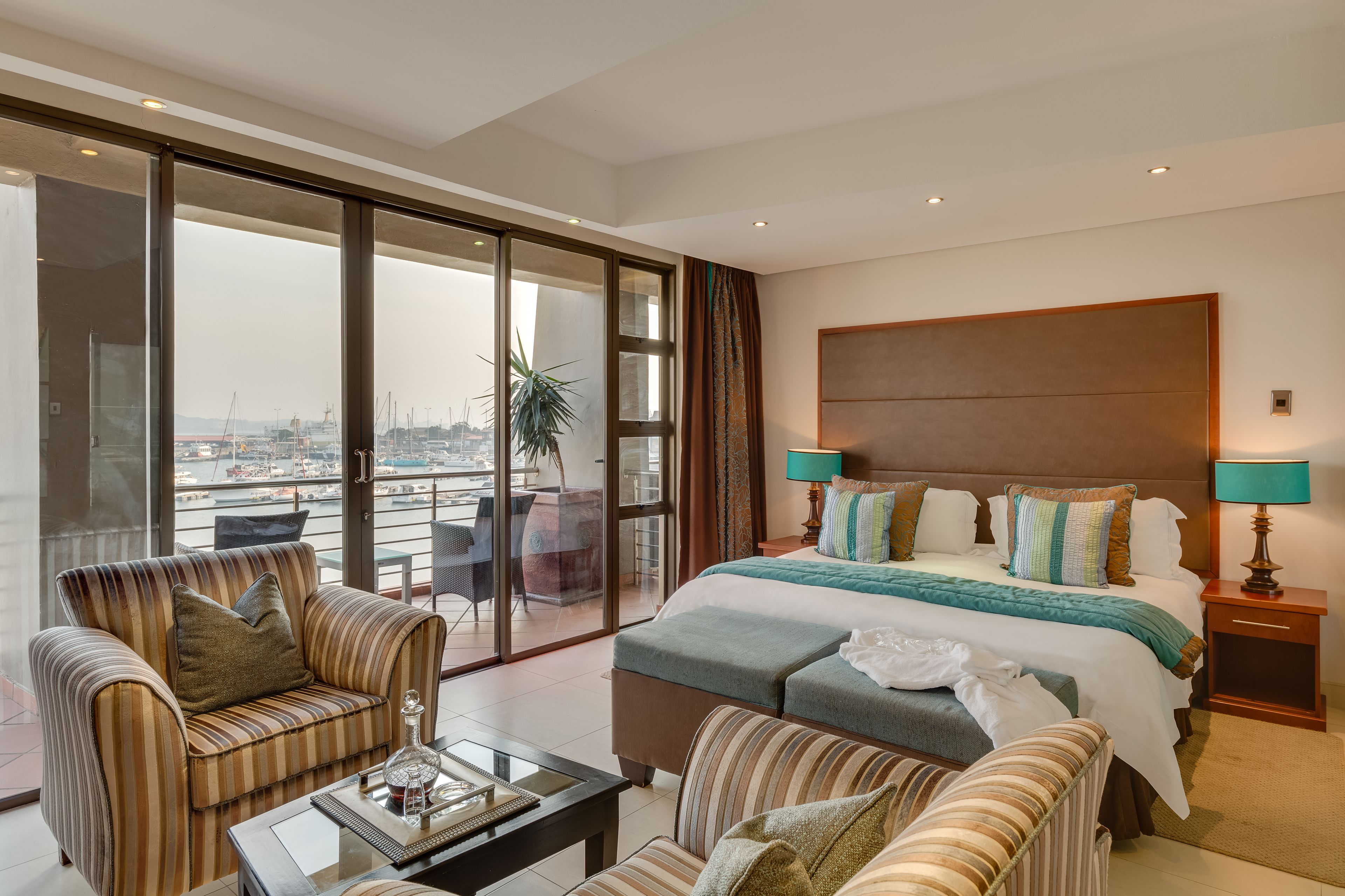 Executive Suite, 1 King Bed | Minibar, in-room safe, individually furnished, desk