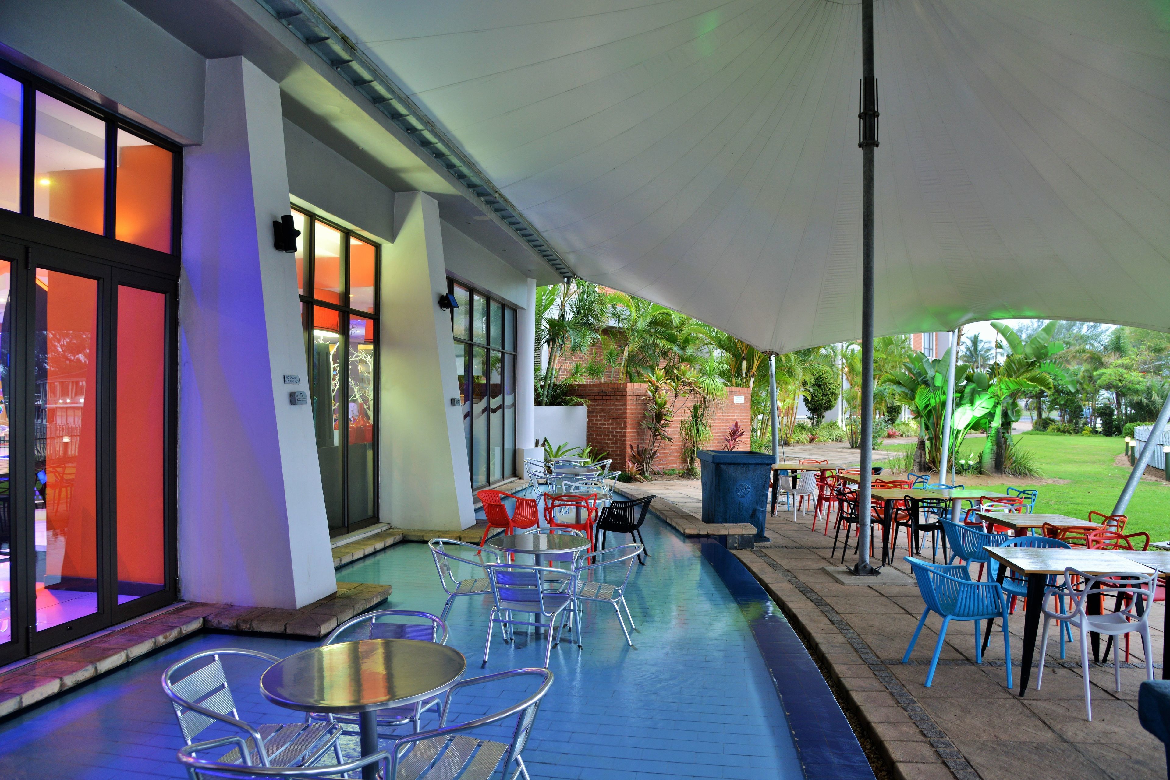 outdoor pool, open 8:00 am to 9:00 pm, pool loungers