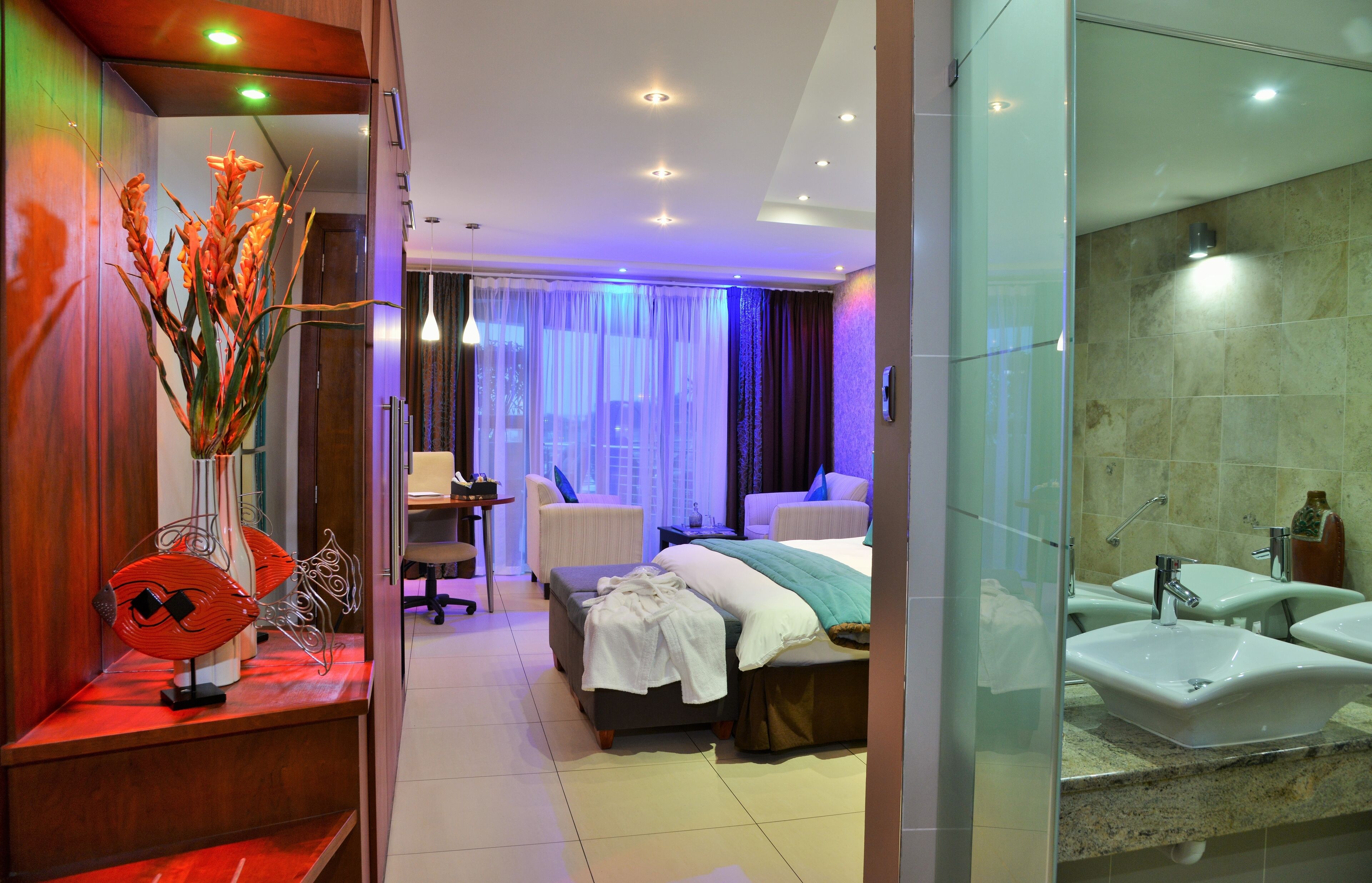 executive suite, 1 king bed | 1 bedroom, minibar, in-room safe, individually furnished