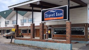 A Travel Inn hotel with a signboard, brick pillars, and a covered entrance. - Travel Inn (Hearst)