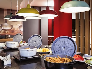 Frühstück, Mittagessen, internationale Küche, Blick auf den Garten