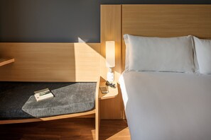 Standard Room, 1 Double Bed | Minibar, desk, blackout curtains, soundproofing